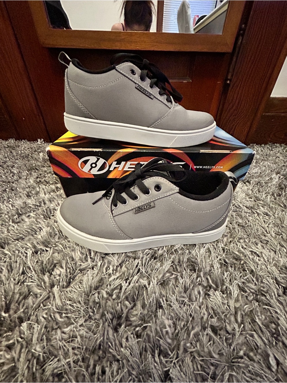 Heelys 7/5.5 Gray Low-Top Skate Sneaker